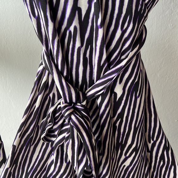 Vintage DVF Silk Classic long Sleeve Wrap in pristine condition - Picture 5 of 7